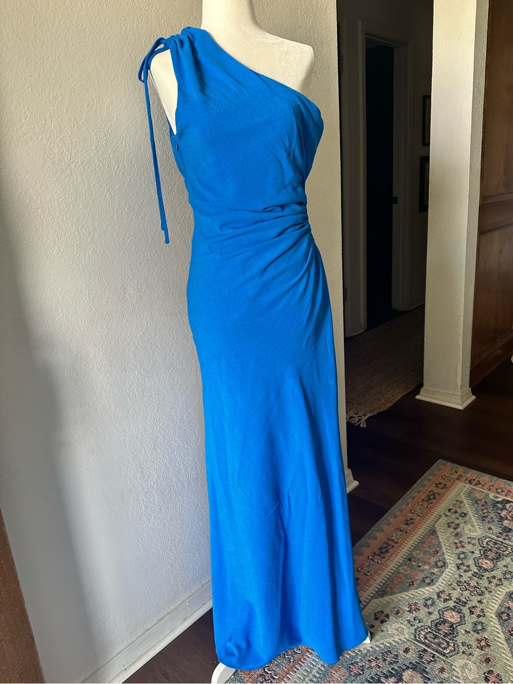 entro One-Shoulder Electric Blue Gown